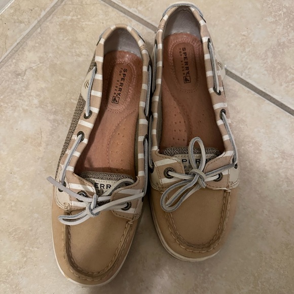 Tan Sperry Top Sider size 6 - Picture 4 of 7